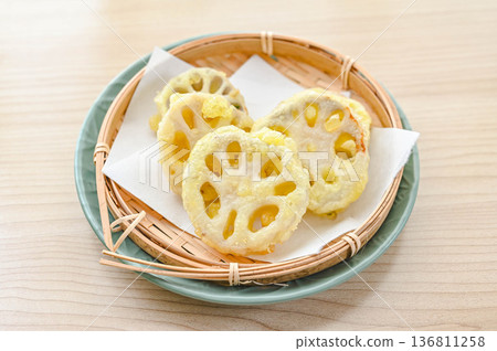 Lotus root tempura 136811258