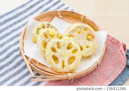 Lotus root tempura 136811260