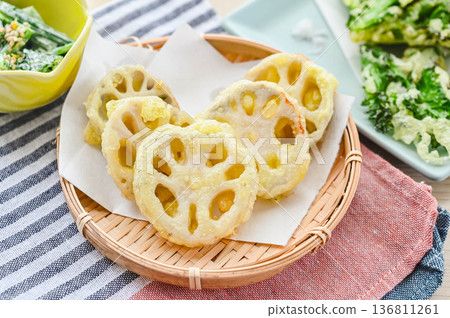 Lotus root tempura 136811261