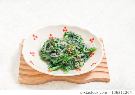 油菜花佐芥菜蛋黃醬 油菜花佐芥菜蛋黃醬 136811264
