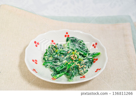 油菜花佐芥菜蛋黃醬 油菜花佐芥菜蛋黃醬 136811266