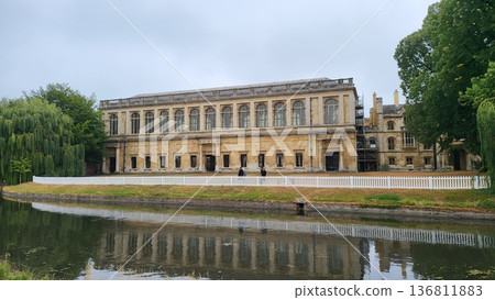 this is river and building surrounding Cambridge university  136811883