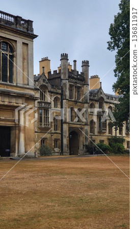 this is building surrounding Cambridge university  136811917