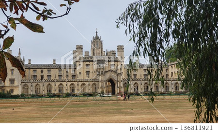 this is building surrounding Cambridge university  136811921