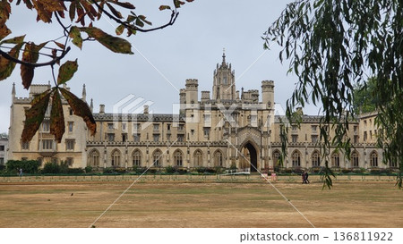 this is building surrounding Cambridge university  136811922