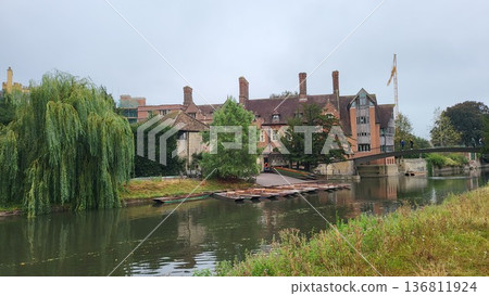 this is building surrounding Cambridge university  136811924
