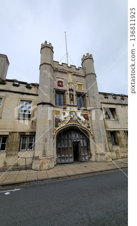 this is building surrounding Cambridge university  136811925
