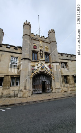 this is building surrounding Cambridge university  136811926