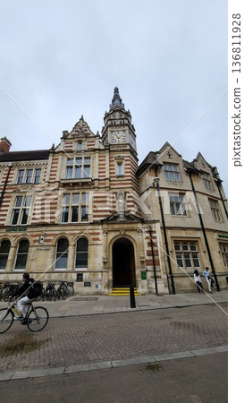 this is building surrounding Cambridge university  136811928