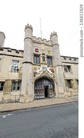 this is building surrounding Cambridge university  136811929