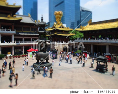 Jing'an Temple, Shanghai, China, diorama style Jing'an Temple, Shanghai, China, diorama style 136811955