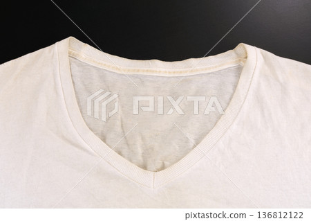 Dirty shirt 136812122