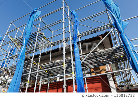 有鷹架的房子 有鷹架的房子 136812738