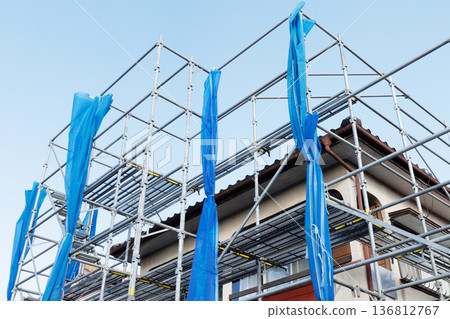 House with scaffolding 136812767