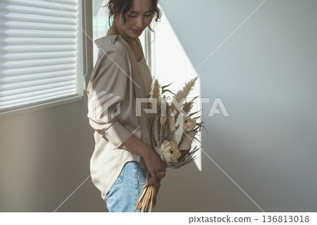 A woman by the window in the setting sun (model, fashion, light, shadow) A woman by the window in the setting sun (model, fashion, light, shadow) 136813018