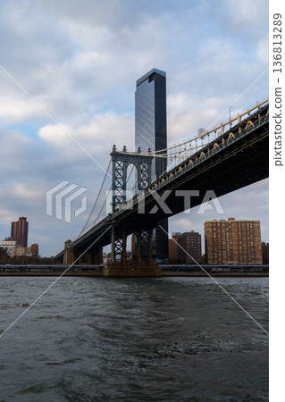 Manhattan Bridge 136813289