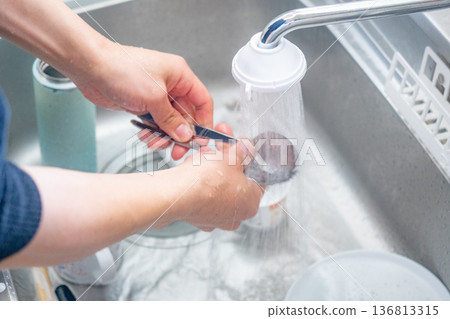 水槽和水 水槽和水 136813315