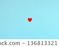 中心有心形標記 136813321