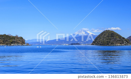 Mt. Fuji seen over the ocean 136813873
