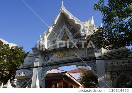 泰國曼谷素安普寺入口附近 136814463