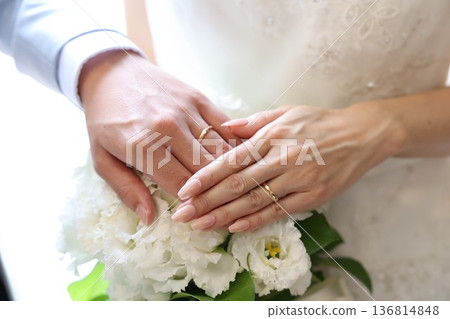 新娘進入婚禮廳維爾京路的圖像素材 新娘進入婚禮廳維爾京路的圖像素材 136814848