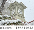 雪天的札幌鐘樓。北海道札幌市的著名旅遊景點。 136815638