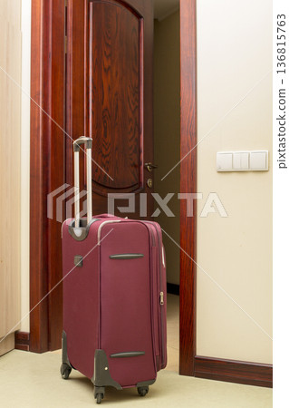 Travel suitcase with pull-out handle at the front door 136815763
