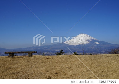 從靜岡縣駿東郡大山町足柄城遺址眺望富士山 從靜岡縣駿東郡大山町足柄城遺址眺望富士山 136817595