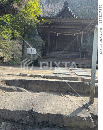 樓梯頂端的神社 136817872