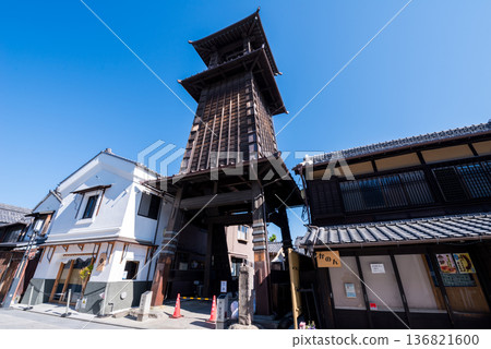 [Koedo Kawagoe] Early morning streetscape of warehouses and the Bell of Time 136821600