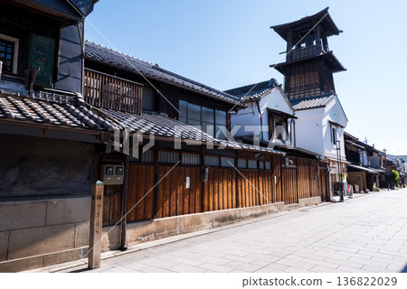 [Koedo Kawagoe] Early morning streetscape of warehouses and the Bell of Time 136822029