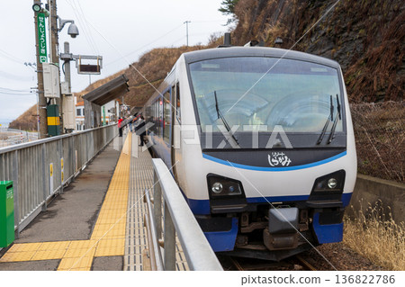 度假白神號列車停靠五野線千條敷站 136822786