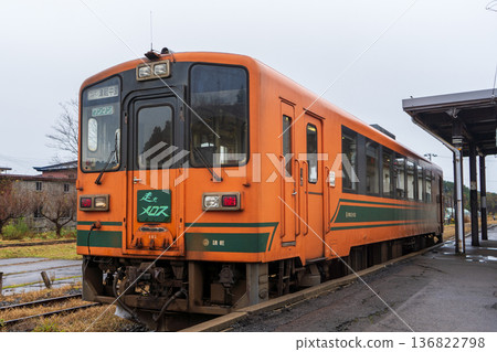 津輕鐵道 - 運行Meros列車在津輕中里站停靠 136822798