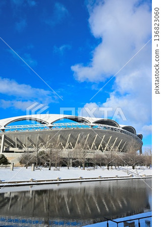 Snow-covered Big Swan Stadium (Niigata City, Niigata Prefecture) 136823060