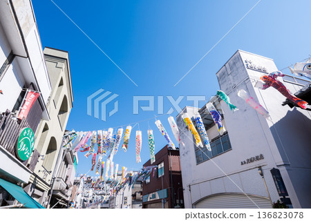 [Little Edo Kawagoe] Taisho Romantic Dream Street and carp streamers in the early morning 136823078