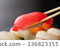 Handful sushi tuna 136823355