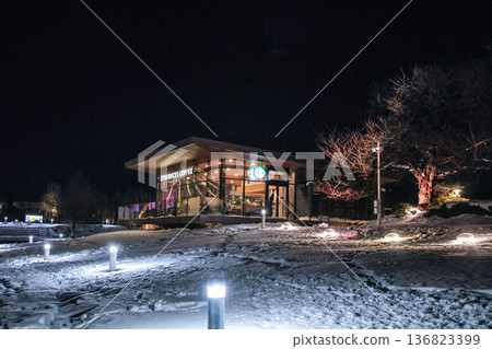 冬夜美景,以及全世界最美的咖啡館 冬夜美景,以及全世界最美的咖啡館 136823399
