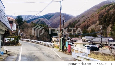 雖然時代變遷,但我依然活著,懷念過去。 雖然時代變遷,但我依然活著,懷念過去。 136824024