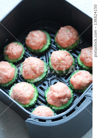 用氣炸鍋製作釀苦瓜 136824150