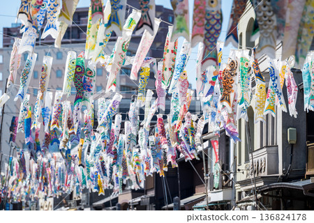 [Little Edo Kawagoe] Taisho Romantic Dream Street and carp streamers in the early morning 136824178