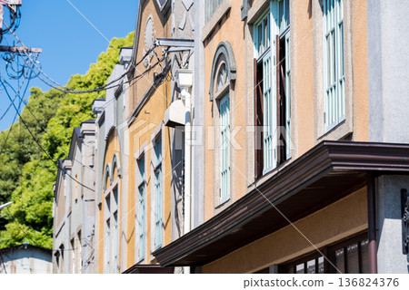 [Koedo Kawagoe] Early morning streetscape of warehouses 136824376