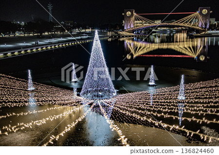 The lit-up fountain plaza at Fugan Canal Kansui Park in Toyama City is even more beautiful with the falling snow. 136824460