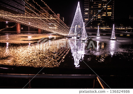 The lit-up fountain plaza at Fugan Canal Kansui Park in Toyama City is even more beautiful with the falling snow. The lit-up fountain plaza at Fugan Canal Kansui Park in Toyama City is even more beautiful with the falling snow. 136824986
