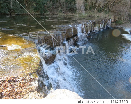 黑色瀑布 黑色瀑布 136825793