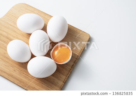 Yolk of raw egg Yolk of raw egg 136825835