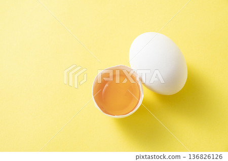生雞蛋蛋黃 生雞蛋蛋黃 136826126