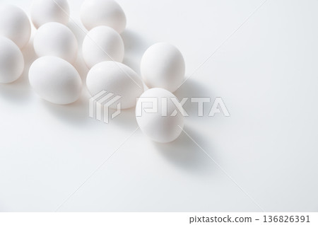 生雞蛋清 生雞蛋清 136826391