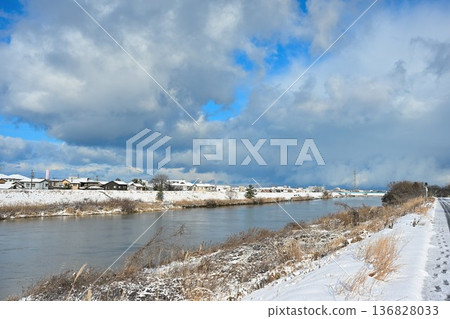 Washinoki Promenade and waterfront scenery in winter (Niigata City, Niigata Prefecture) Washinoki Promenade and waterfront scenery in winter (Niigata City, Niigata Prefecture) 136828033