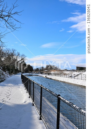 Washinoki Promenade and waterfront scenery in winter (Niigata City, Niigata Prefecture) 136828041