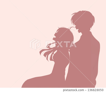 男人和女人並肩大笑的剪影 男人和女人並肩大笑的剪影 136828050